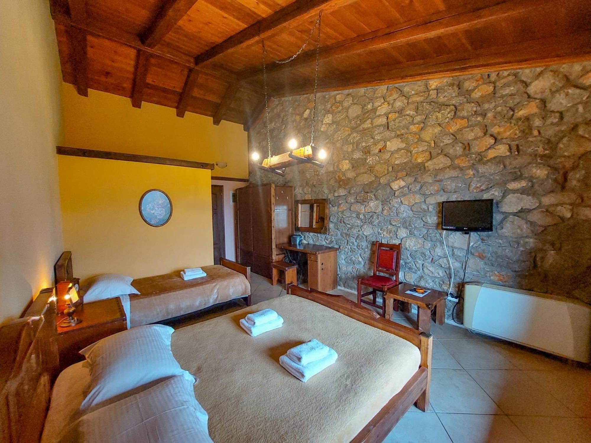 Metohi Hotel Mariolata Exterior photo
