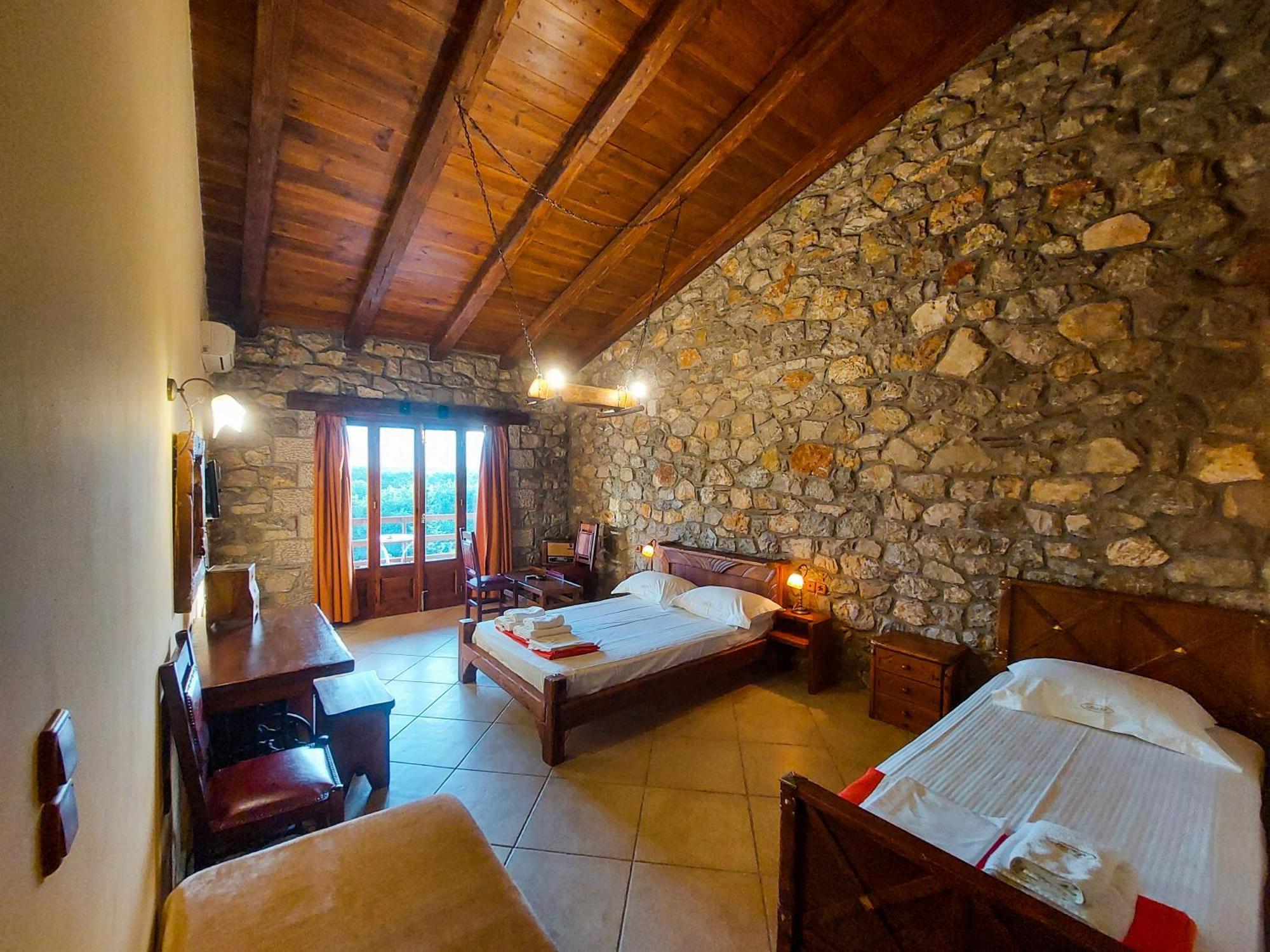 Metohi Hotel Mariolata Exterior photo